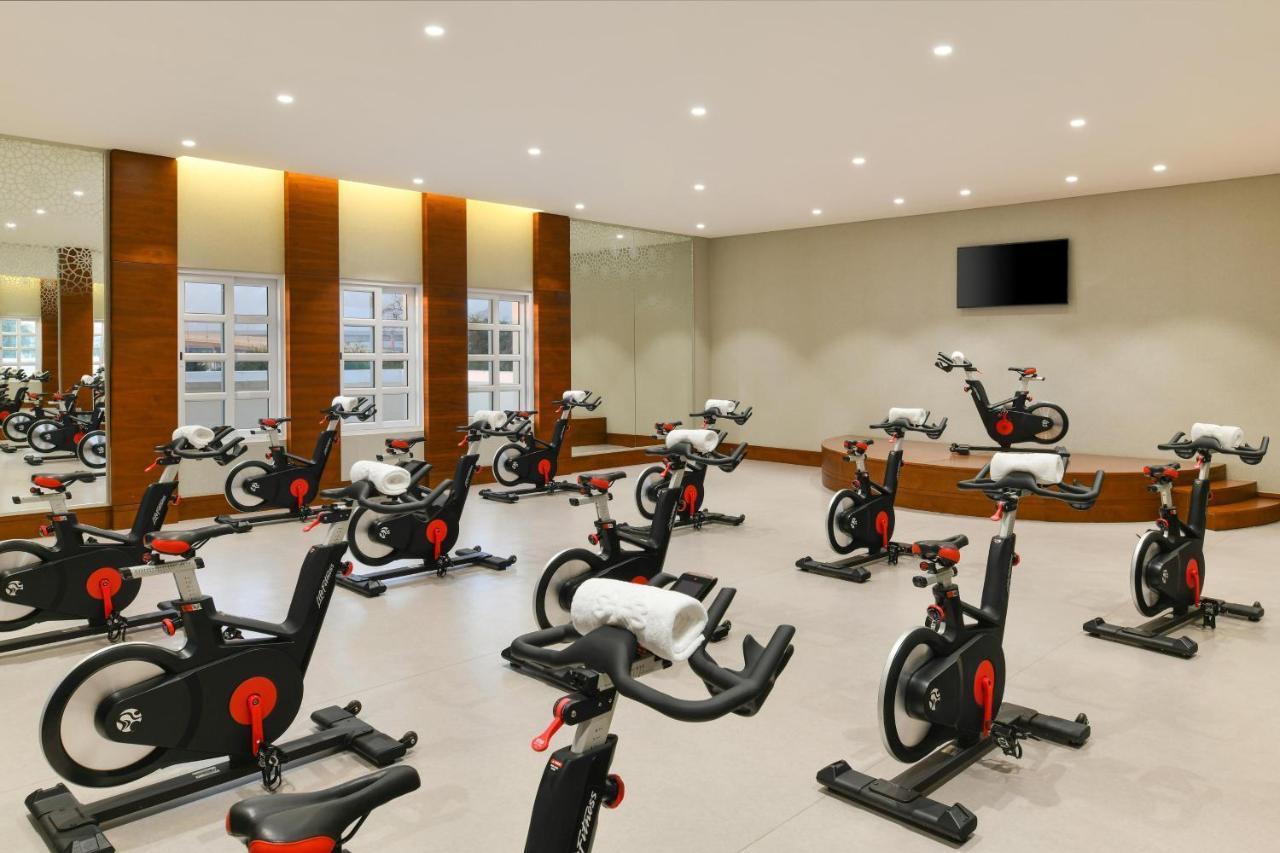 منتجع وسبا المسيلة، لاكشري كوليكشن، الدوحة المظهر الخارجي الصورة A spinning class at a hotel