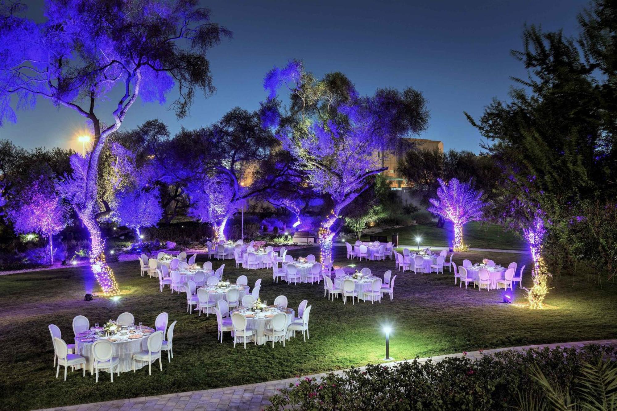 منتجع وسبا المسيلة، لاكشري كوليكشن، الدوحة المظهر الخارجي الصورة The garden at night
